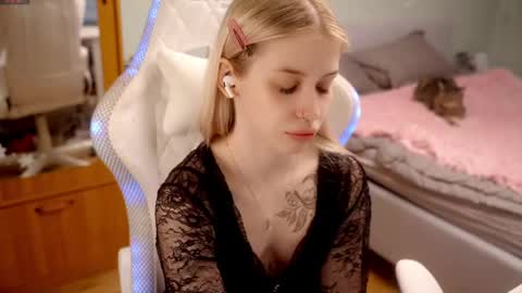 Holly online show from 05.02.26