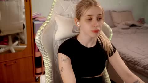 Holly online show from 05.06.26