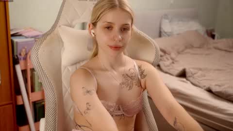 Holly online show from 06.02.26