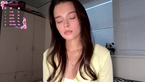 Snapshot of hoaarisa chatting on 11.24.25 Sofia online show from 11.24.25