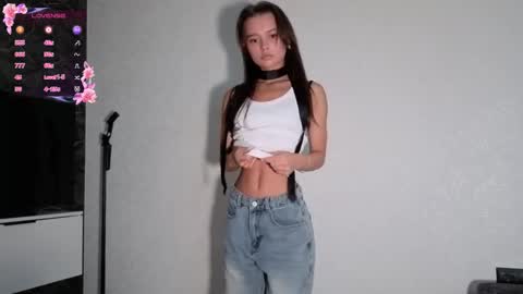 Snapshot of hoaarisa chatting on 12.05.25 Sofia online show from 12.05.25