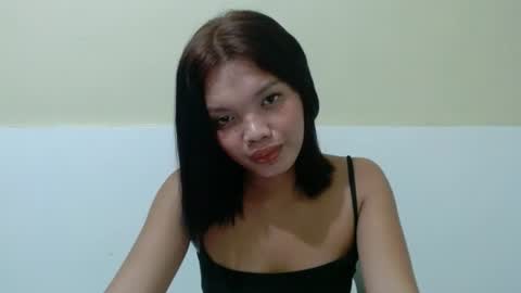 Snapshot of hoelyguine chatting on 06.30.26 Guinevere3 online show from 06.30.26
