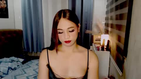 hoelymarie online show from 05.12.26