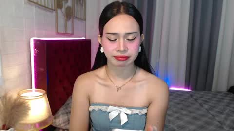 hoelymolly online show from 04.28.26