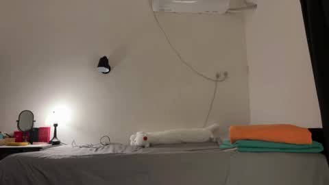 Snapshot of hola_sunflower chatting on 09.21.25 amy online show from 09.21.25