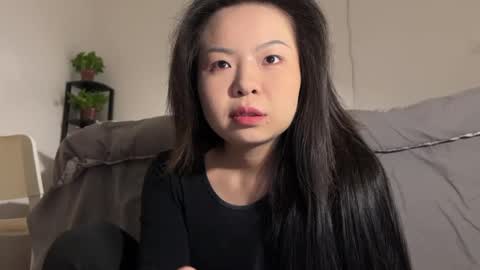 Snapshot of hola_sunflower chatting on 12.17.25 amy online show from 12.17.25