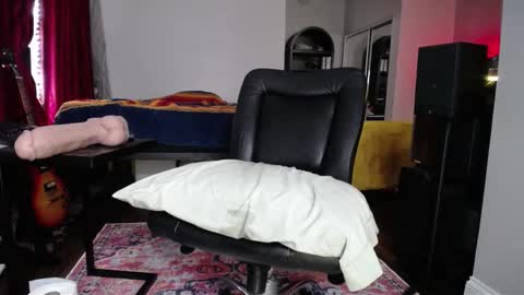 Snapshot of holenextdoor chatting on 01.31.26 TheHoleNextDoor online show from 01.31.26