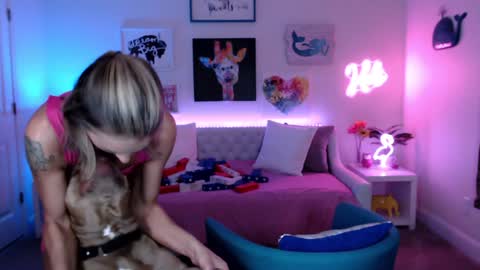 Holi Hurricane online show from 01.25.25