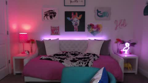 Holi Hurricane online show from 09.20.25