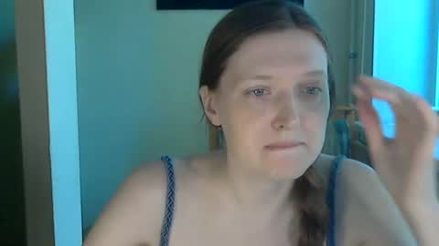 Snapshot of holistic_woman chatting on 06.20.26 holistic_woman online show from 06.20.26
