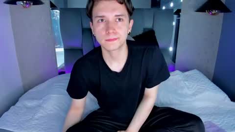Snapshot of hollannd_ chatting on 06.18.26 Holland online show from 06.18.26