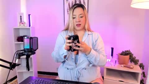 Hollie online show from 03.20.26