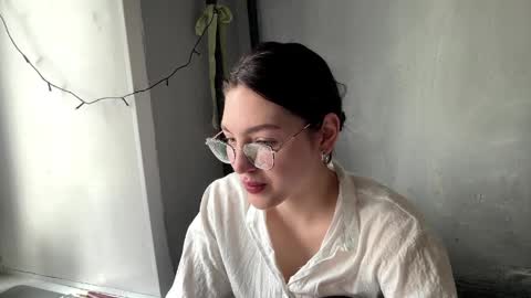 Snapshot of hollisguerrette chatting on 03.31.26 Sofia online show from 03.31.26