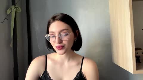 Snapshot of hollisguerrette chatting on 04.04.26 Sofia online show from 04.04.26