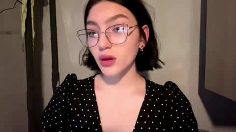 Snapshot of hollisguerrette chatting on 04.05.26 Sofia online show from 04.05.26