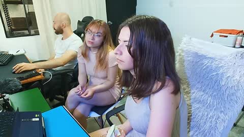 Snapshot of holly_and_honey_69 chatting on 12.17.24 Holly and Honey online show from 12.17.24
