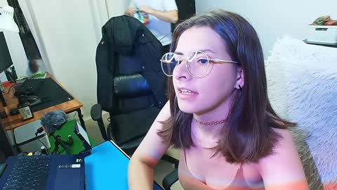 Snapshot of holly_and_honey_69 chatting on 12.26.24 Holly and Honey online show from 12.26.24