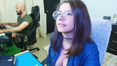 Snapshot of holly_and_honey_69 chatting on 02.04.25 Holly and Honey online show from 02.04.25