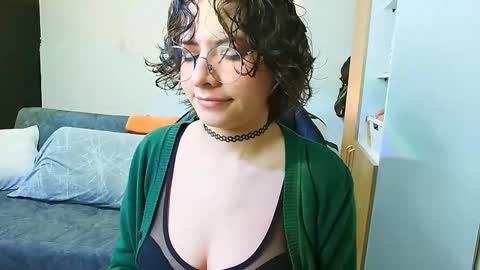 Snapshot of holly_and_honey_69 chatting on 09.19.25 Holly and Honey online show from 09.19.25