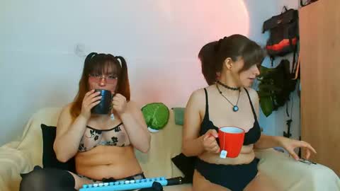 Snapshot of holly_and_honey_69 chatting on 06.15.26 Holly and Honey online show from 06.15.26