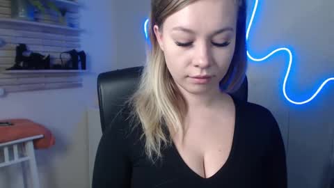 Holly online show from 12.19.24