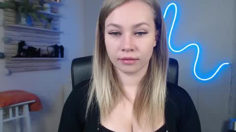 Holly online show from 12.23.24