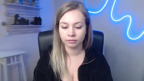 Holly online show from 01.08.25