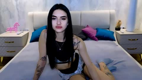 Holly online show from 04.24.26