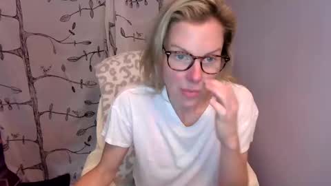 holly_bourbon online show from 06.10.26