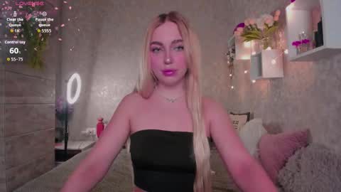 holly_molly8 online show from 11.15.25