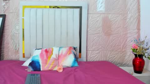 Snapshot of holly_sly chatting on 11.26.25 holly online show from 11.26.25