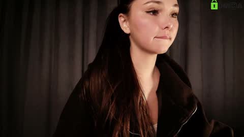 Snapshot of hollyextra chatting on 11.04.25 hollyextra online show from 11.04.25