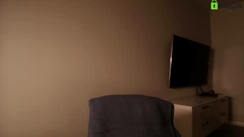 Snapshot of hollyextra chatting on 11.18.25 hollyextra online show from 11.18.25