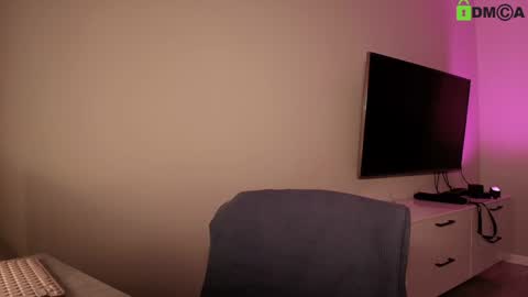 Snapshot of hollyextra chatting on 11.20.25 hollyextra online show from 11.20.25