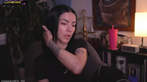 Snapshot of hollylinder_ chatting on 05.24.26 Holly Linder online show from 05.24.26