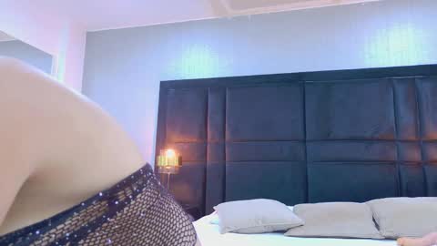 Snapshot of hollyolson chatting on 03.28.26 Holly online show from 03.28.26