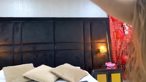 Holly online show from 04.28.26