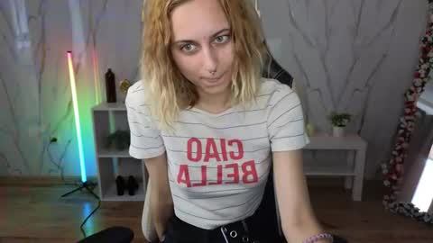 Snapshot of hollyy_pollyyyy chatting on 07.19.26 Polly online show from 07.19.26
