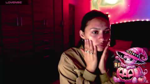 Juli online show from 10.24.25