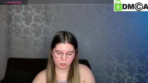 Welcome guys  Pleasure to see you all here  My name is MichaelaTip menu is active Private is open  online show from 01.23.25