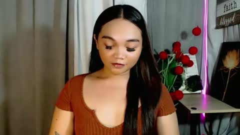 Snapshot of holy_shine chatting on 05.18.26 Bella online show from 05.18.26