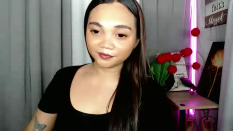 Snapshot of holy_shine chatting on 05.25.26 Bella online show from 05.25.26