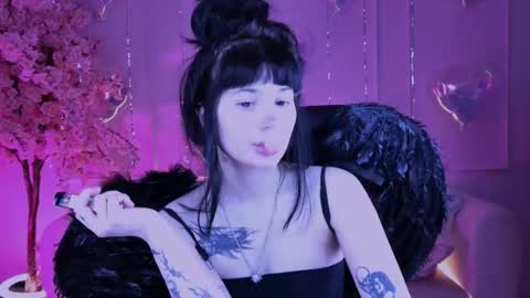 Snapshot of holydennis chatting on 02.16.26 HollyDennis online show from 02.16.26