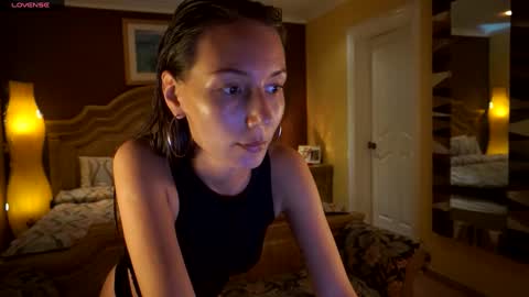 Snapshot of holyvivian chatting on 01.15.25 V online show from 01.15.25