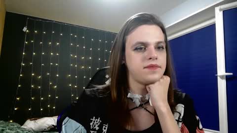 Snapshot of honelin chatting on 01.06.25 Honelints boyblonde hair AsterMIntfemboybrown hair online show from 01.06.25