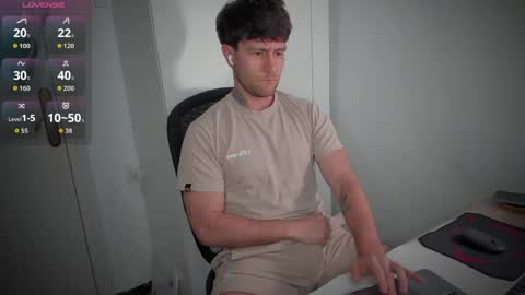 Snapshot of honestandrew chatting on 04.28.26 Andrew online show from 04.28.26