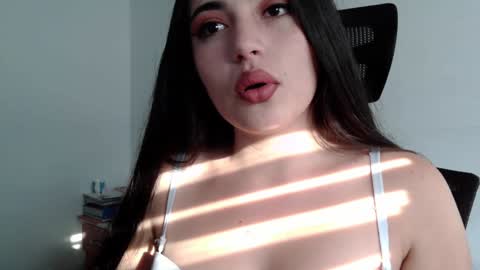 Snapshot of honey_aynur chatting on 01.17.25 Honey Aynu online show from 01.17.25