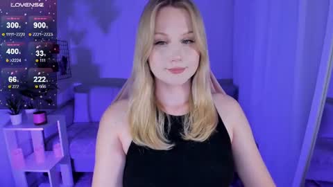 Snapshot of honey_blondee chatting on 06.21.26 Tammy online show from 06.21.26