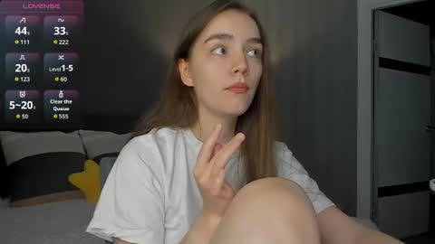 Snapshot of honey_chantal chatting on 06.14.26 Chantal online show from 06.14.26