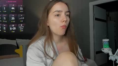 Snapshot of honey_chantal chatting on 06.16.26 Chantal online show from 06.16.26